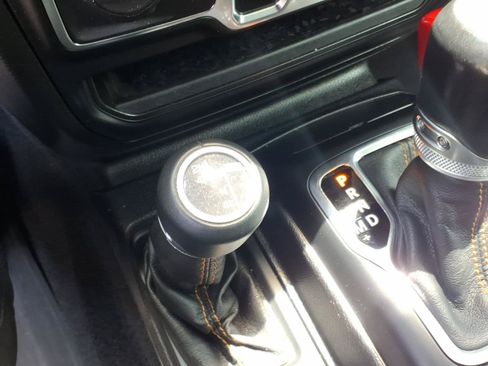 Used 2021 Jeep Gladiator Overland AWD/4WD image 8