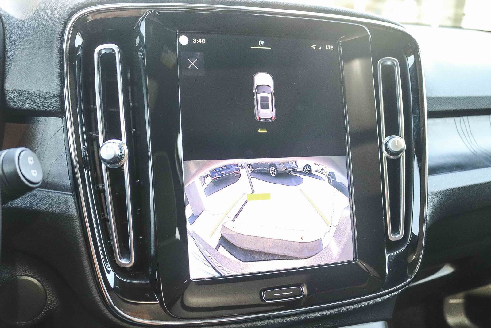 Used 2023 Volvo XC40 Recharge Plus w/ Protection Package Premier AWD/4WD image 28