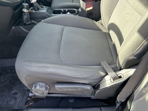 Used 2018 Jeep Wrangler Unlimited Sahara image 18