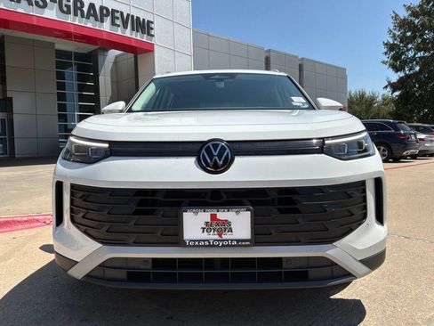 Used 2026 Volkswagen Tiguan SE FWD image 3