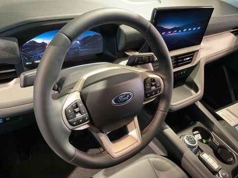 New 2026 Ford Explorer Active w/ Active Comfort Package image 11