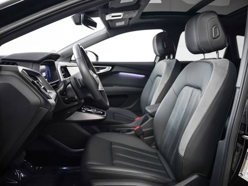 Certified 2024 Audi Q4 e-tron Prestige image 8