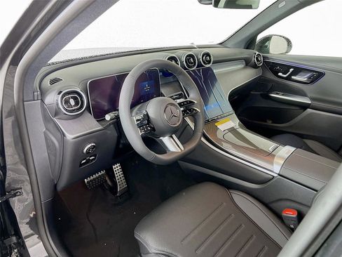 Certified 2025 Mercedes-Benz GLC 300 4MATIC image 8