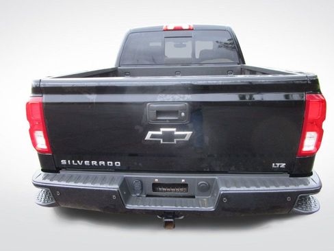 Used 2018 Chevrolet Silverado 1500 LTZ Z71 w/ Midnight Edition image 9