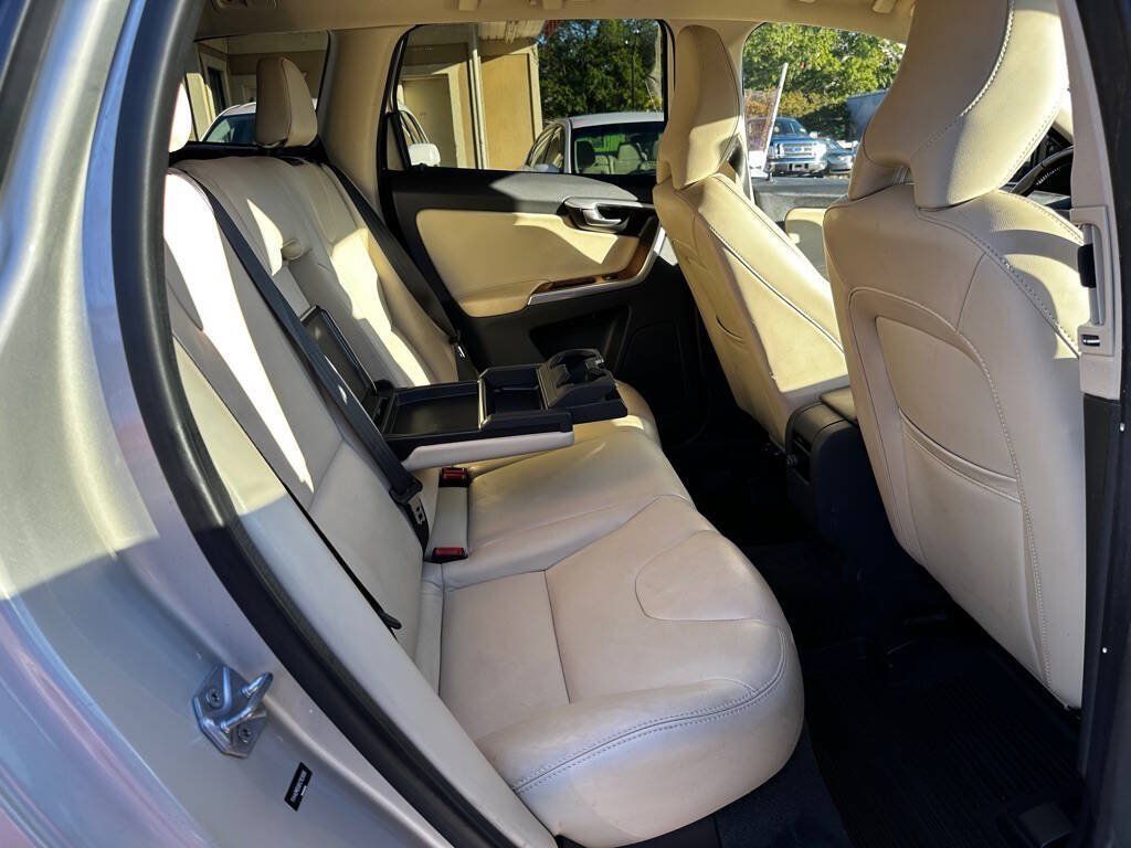 Used 2017 Volvo XC60 T5 Inscription w/ Preferred Option Package FWD image 9