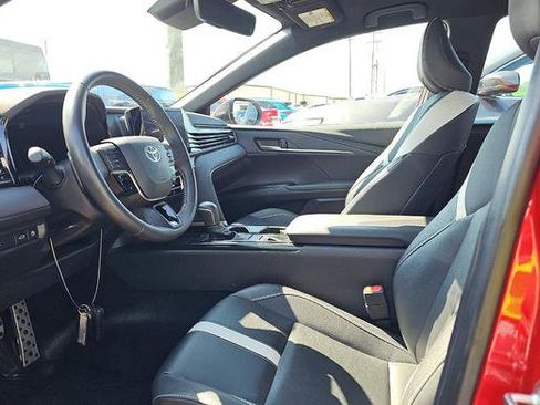 Used 2025 Toyota Camry SE w/ Convenience Package image 4