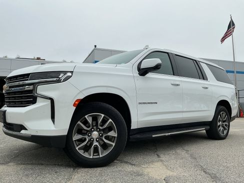 Used 2024 Chevrolet Suburban LT w/ Luxury Package AWD/4WD image 1
