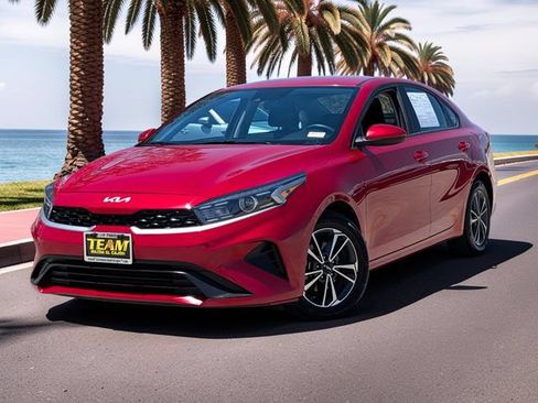 Used 2024 Kia Forte LXS FWD image 2