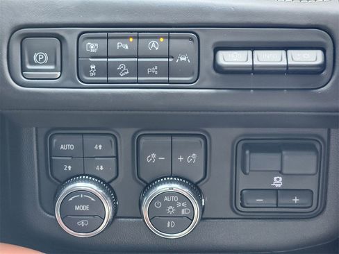 Used 2024 GMC Yukon Denali Ultimate image 21
