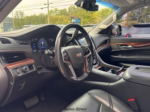 Used 2019 Cadillac Escalade ESV Premium Luxury RWD image 35