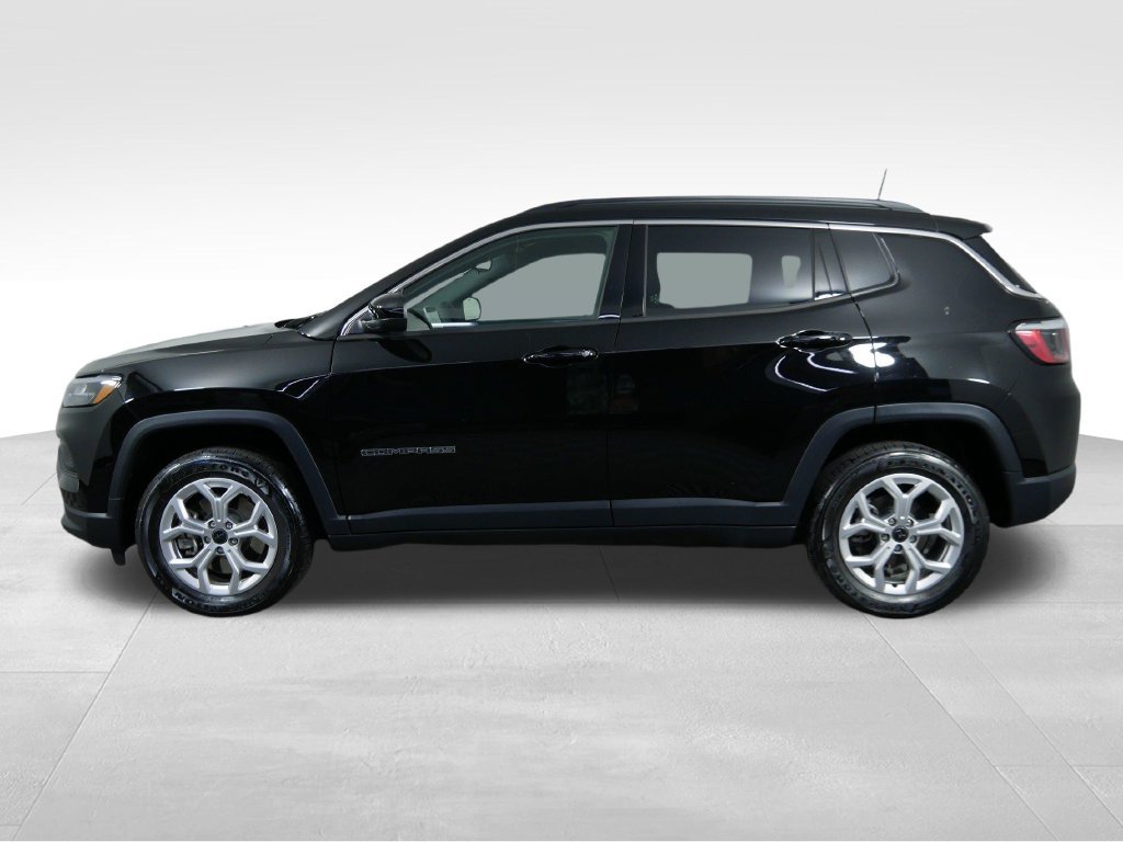 Used 2025 Jeep Compass Latitude AWD/4WD image 6