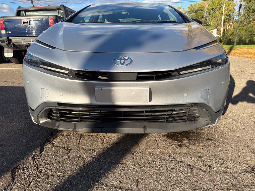 Used 2023 Toyota Prius LE FWD image 2