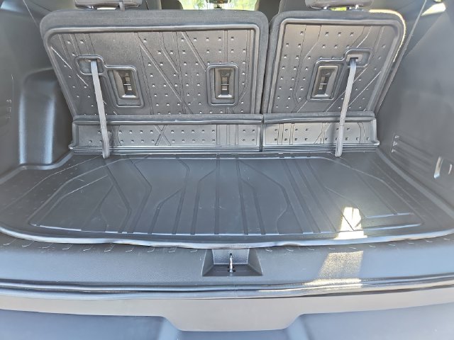 Used 2023 Chevrolet Traverse LT FWD image 23