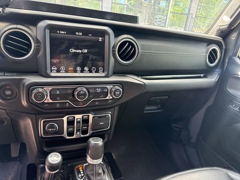 Used 2019 Jeep Wrangler Unlimited Sahara AWD/4WD image 21