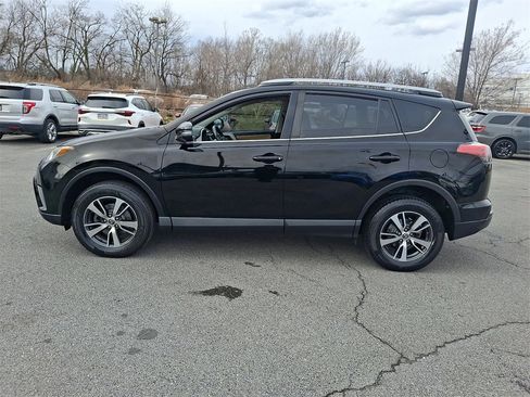 Used 2018 Toyota RAV4 XLE image 9