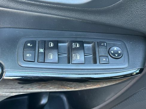 Used 2019 Jeep Cherokee Latitude Plus FWD image 13