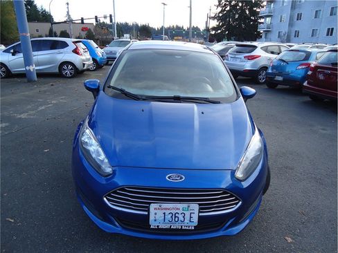 Used 2018 Ford Fiesta SE image 2