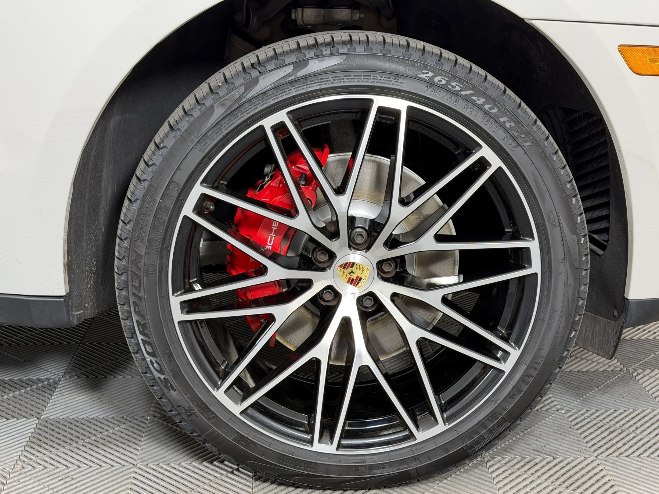Certified 2024 Porsche Macan S AWD/4WD image 15