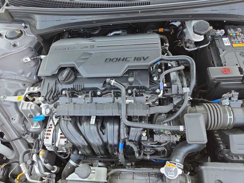 Used 2025 Hyundai Elantra SE FWD image 17