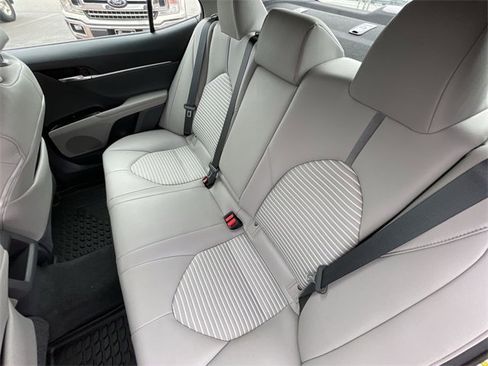Used 2019 Toyota Camry L image 17