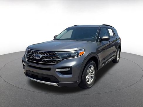 Used 2024 Ford Explorer XLT w/ Equipment Group 202A AWD/4WD image 7