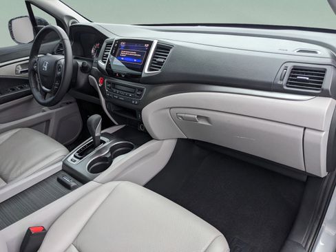 Used 2019 Honda Ridgeline RTL-T image 10