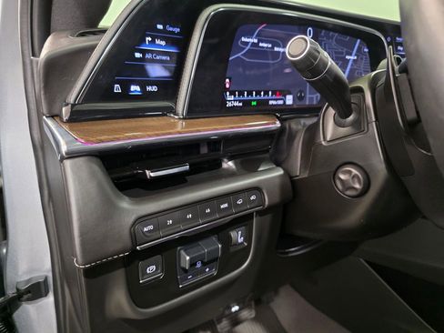 Used 2023 Cadillac Escalade ESV Sport Platinum w/ LPO, ONYX Package AWD/4WD image 29