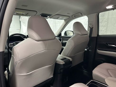 Used 2025 Toyota Grand Highlander AWD image 48