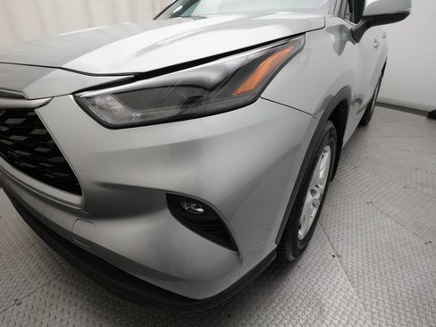 Used 2024 Toyota Highlander LE AWD/4WD image 47