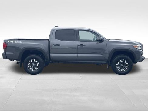 Used 2019 Toyota Tacoma TRD Off-Road w/ Technology Package AWD/4WD image 2