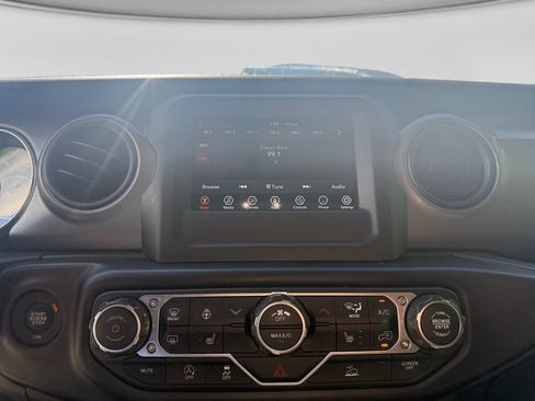 Used 2022 Jeep Wrangler Sport AWD/4WD image 21
