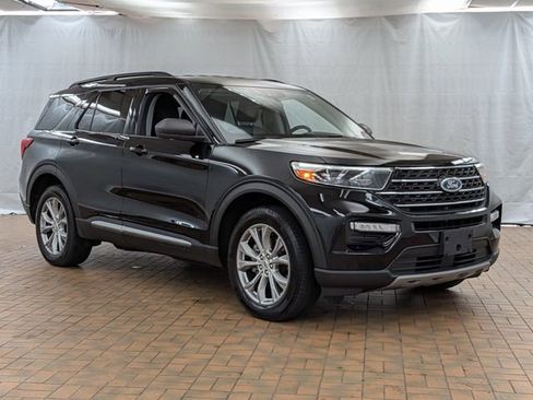 Certified 2023 Ford Explorer XLT w/ Equipment Group 202A AWD/4WD image 1