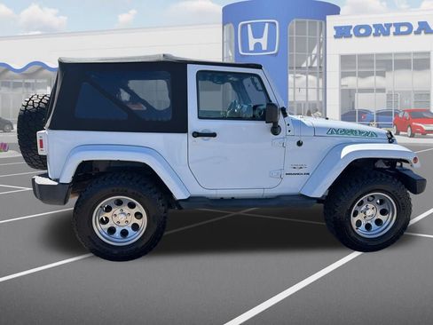 Used 2017 Jeep Wrangler Sahara w/ Connectivity Group image 10