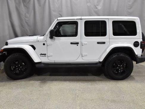 Used 2022 Jeep Wrangler Unlimited Sahara image 5