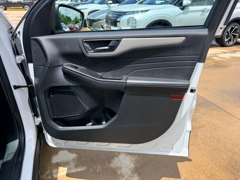 Used 2022 Ford Escape SE FWD image 12
