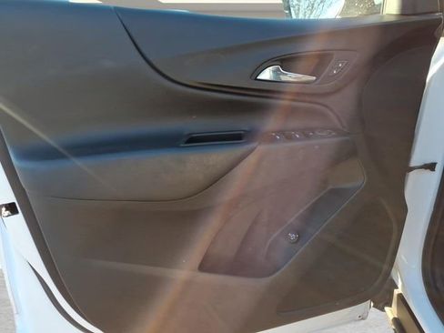 Used 2022 Chevrolet Equinox LT image 13