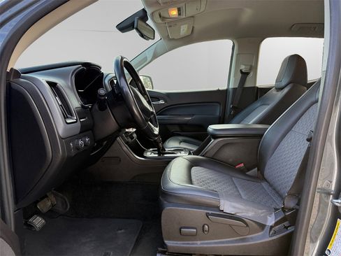 Used 2017 Chevrolet Colorado Z71 image 9