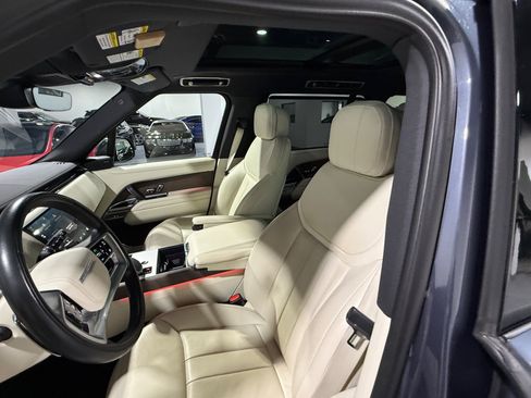 Used 2025 Land Rover Range Rover Long Wheelbase SE AWD/4WD image 16