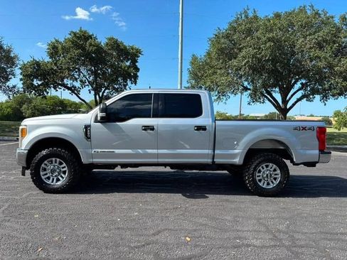 Used 2017 Ford F250 XLT w/ Camper Package AWD/4WD image 4