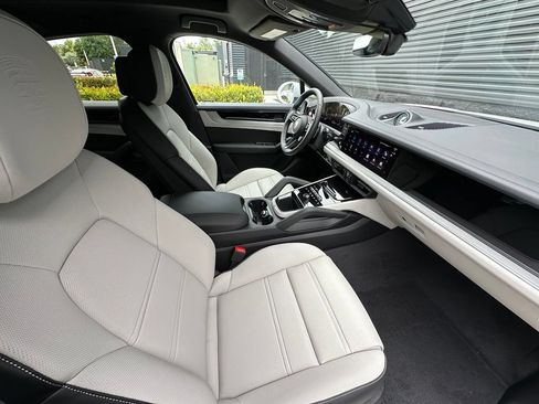 Used 2026 Porsche Cayenne S AWD/4WD image 45