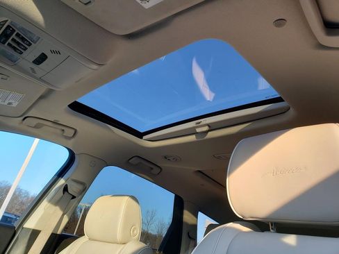 Used 2023 Buick Enclave Avenir w/ Avenir Technology Package image 27