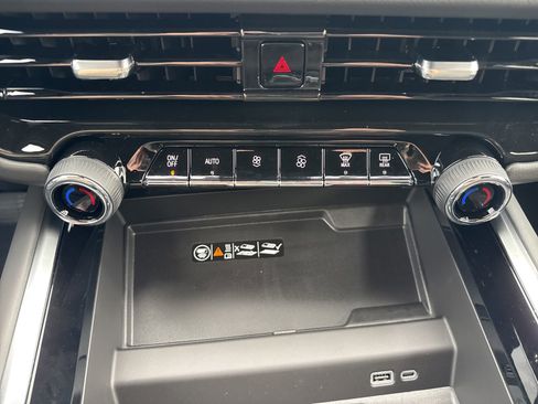 New 2026 Chevrolet Tahoe High Country AWD/4WD image 18