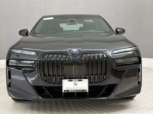 Used 2025 BMW i7 xDrive60 w/ Executive Package AWD/4WD image 6