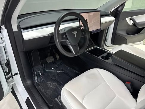 Used 2021 Tesla Model Y Long Range AWD/4WD image 14