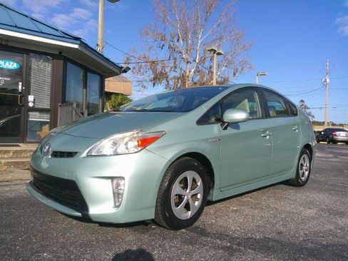 Used 2015 Toyota Prius Three image 2