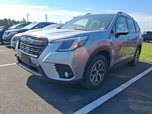 Certified 2023 Subaru Forester Premium AWD/4WD image 3