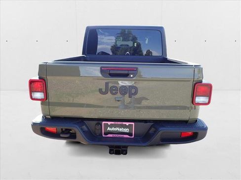 New 2025 Jeep Gladiator Sport image 3