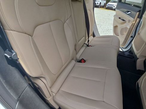 New 2026 Jeep Grand Cherokee Limited AWD/4WD image 11