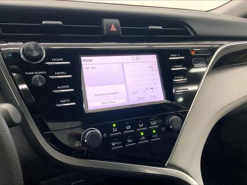 Used 2018 Toyota Camry LE image 23