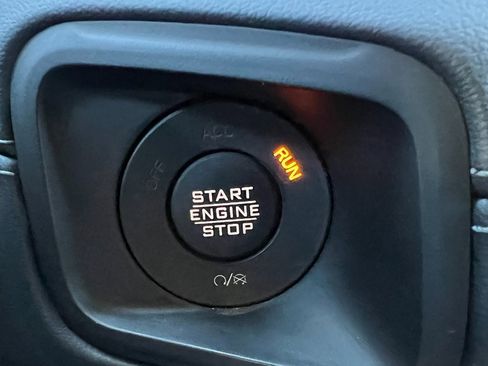 Certified 2025 Jeep Gladiator Mojave w/ Convenience Group image 32